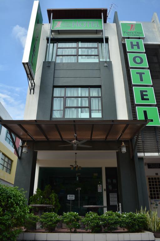 Putra One Avenue Hotel Seri Kembangan Extérieur photo